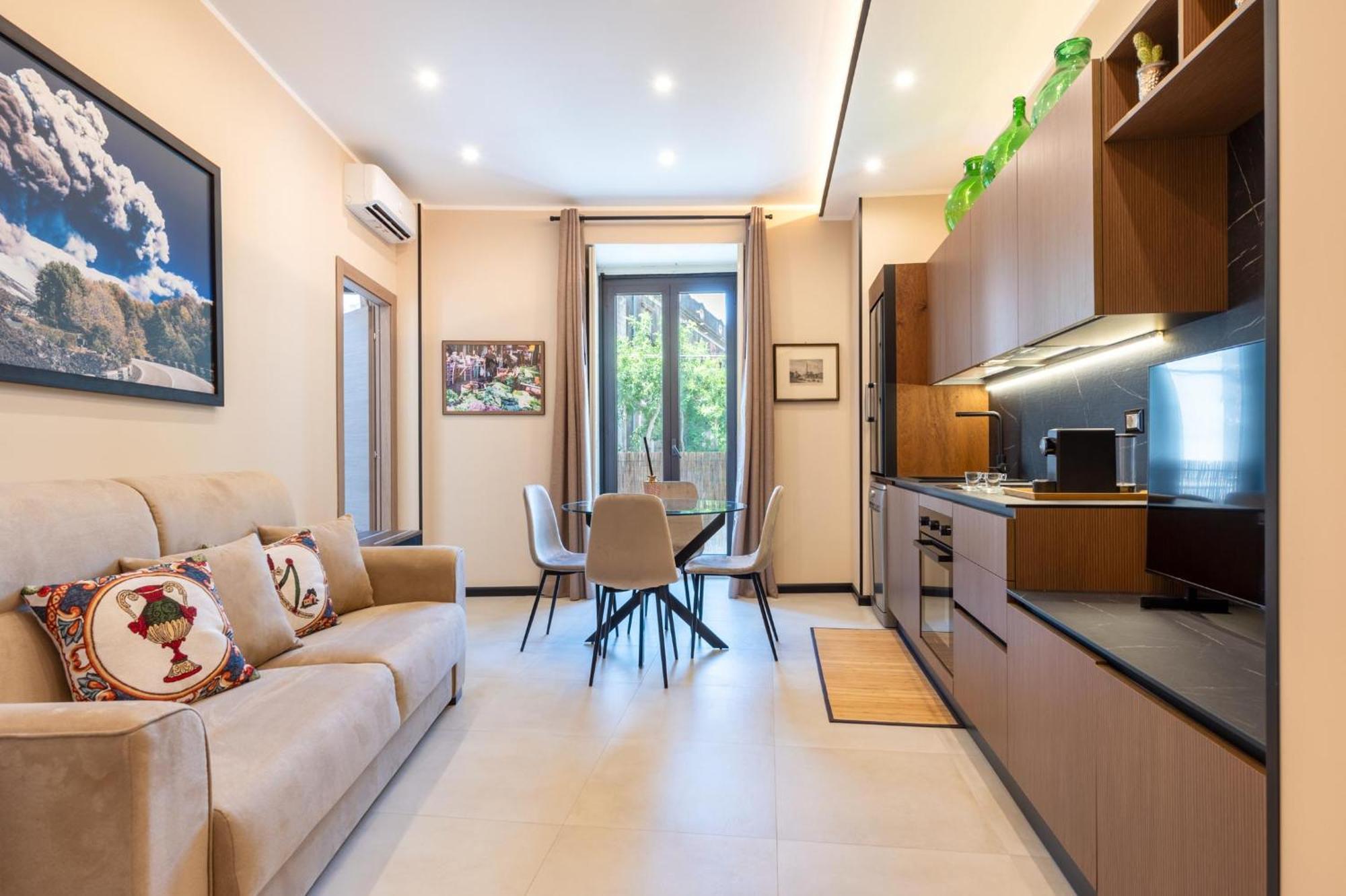 Terra Dell'Etna Apartment Катания Екстериор снимка