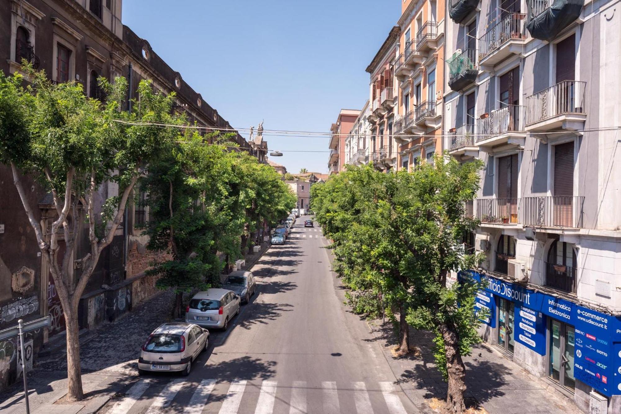 Terra Dell'Etna Apartment Катания Екстериор снимка