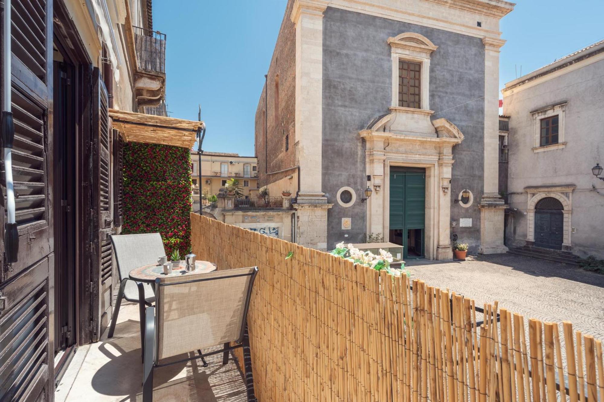 Terra Dell'Etna Apartment Катания Екстериор снимка