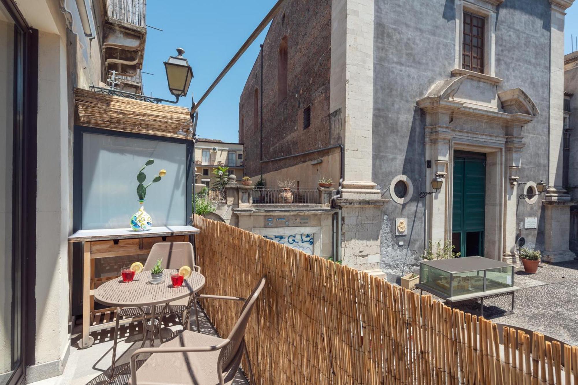Terra Dell'Etna Apartment Катания Екстериор снимка